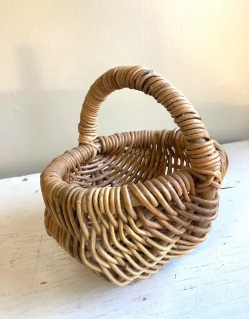 Egg Collecting Basket: Woven Brown Sturdy Carry Vintage 1980s with Chunky Handle